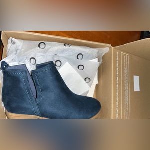 Woman’s Journee Collection Blue Shoes